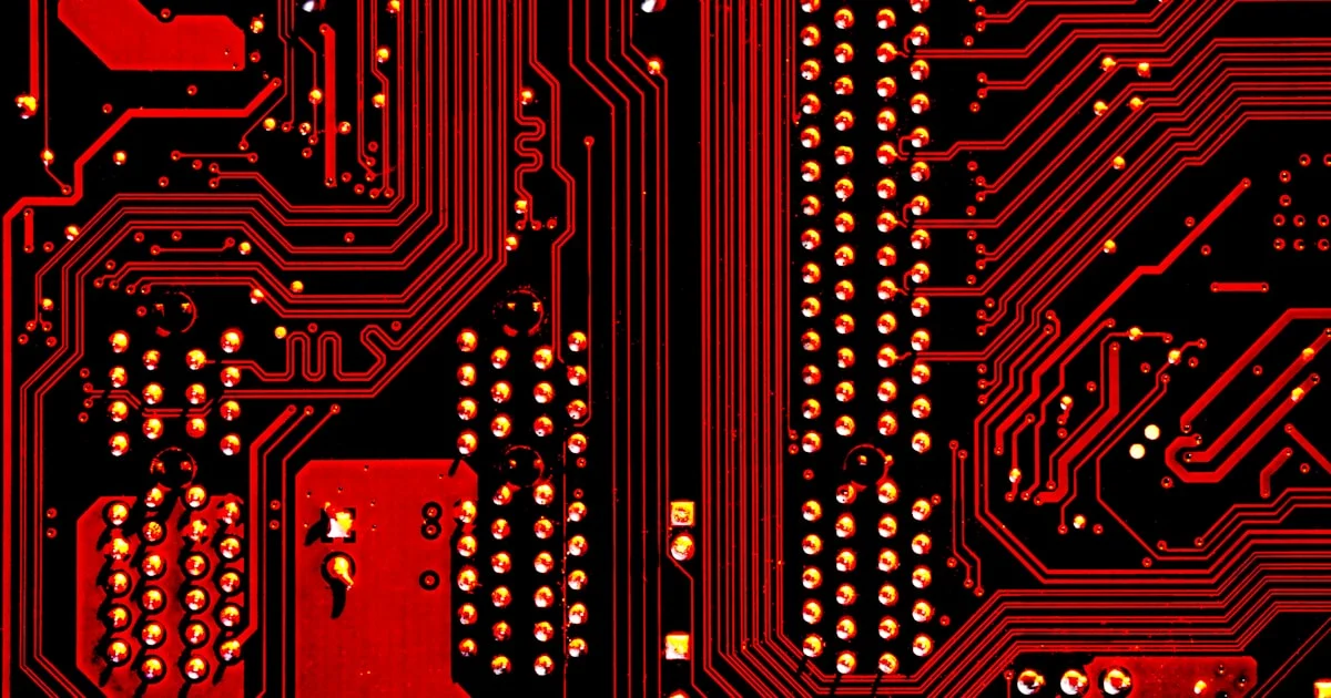 Metodologías forenses especializadas para dispositivos IoT, sistemas embebidos y tecnologías emergentes. Técnicas avanzadas para preservar evidencia en el Internet de las Cosas.